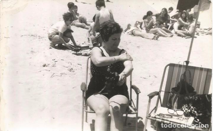 Fotografia antica: *** AC201 - FOTOGRAFIA - SE&Ntilde;ORA EN LA PLAYA