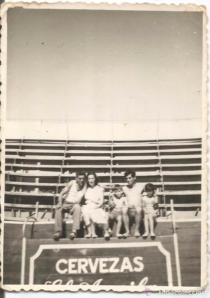 Fotografia antica: ** AC165 - FOTOGRAFIA - GRUPO FAMILIAR PARECE QUE EN UNA PLAZA DE TOROS - RF. C00