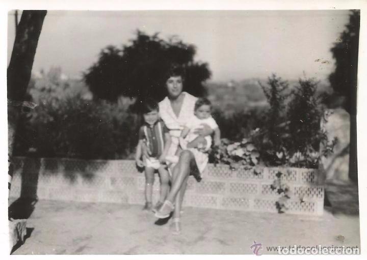 Fotograf&iacute;a antigua: ** AC190 - FOTOGRAFIA - SE&Ntilde;ORA CON DOS NI&Ntilde;ITOS - RF. C00