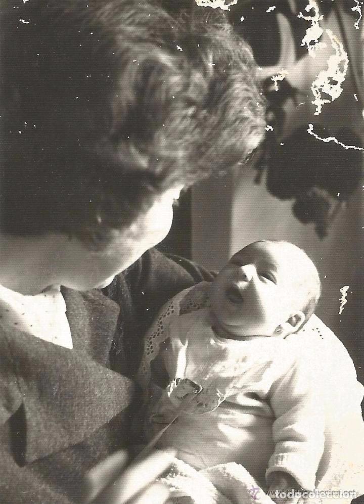 Fotograf&iacute;a antigua: ** AC407 -  FOTOGRAFIA - SE&Ntilde;ORA CON UN BEB&Eacute; EN BRAZOS - RF. C00