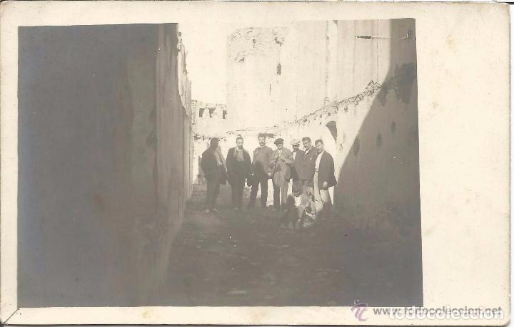 Antique Photography: *** AC229 - FOTOGRAFIA - GRUPO DE AMIGOS EN EL INTERIOR DE UN CASTILLO