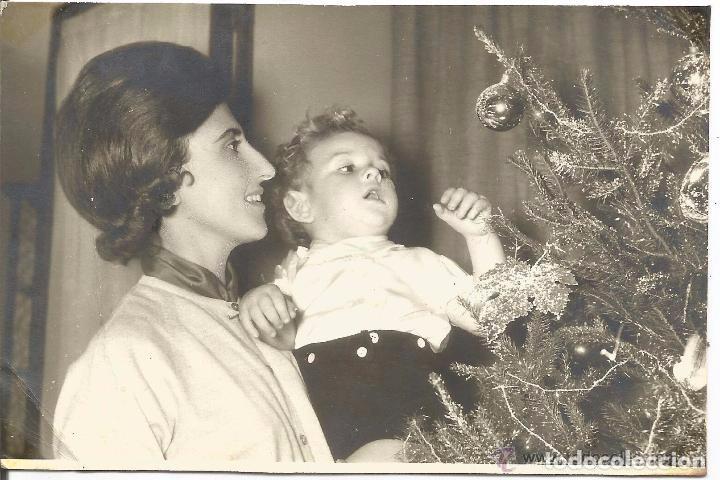 Antique Photography: *** AC234 - FOTOGRAFIA - SE&Ntilde;ORA CON NI&Ntilde;ITO EN BRAZOS JUNTO A UN ARBOL DE NAVIDAD