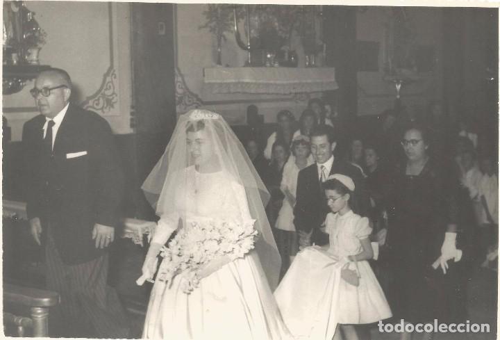 Alte Fotografie: ** P253 - FOTOGRAFIA - NOVIA CAMINANDO HACIA EL ALTAR - 17,5 X 11,5 CM. - RF. FA0