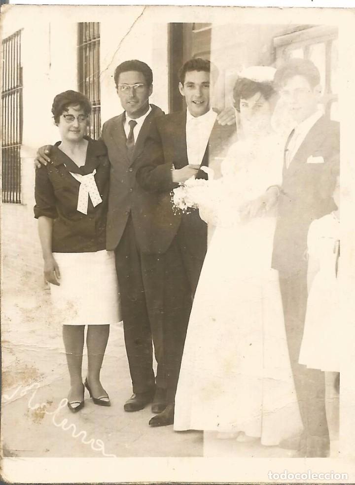 Alte Fotografie: ** AB573 - FOTOGRAFIA - PAREJA DE NOVIOS CON AMIGOS - RF. C41