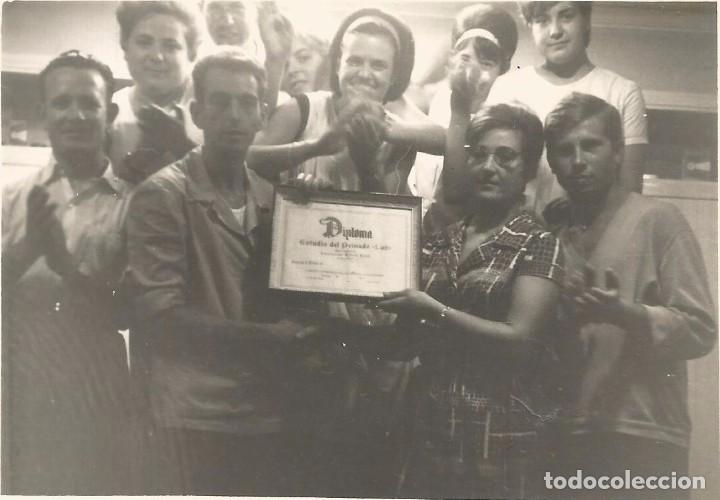 Photographie ancienne: ** AC426 - FOTOGRAFIA - GRUPO DE AMIGOS ENSE&Ntilde;ANDO UN DIPLOMA - RF. C41