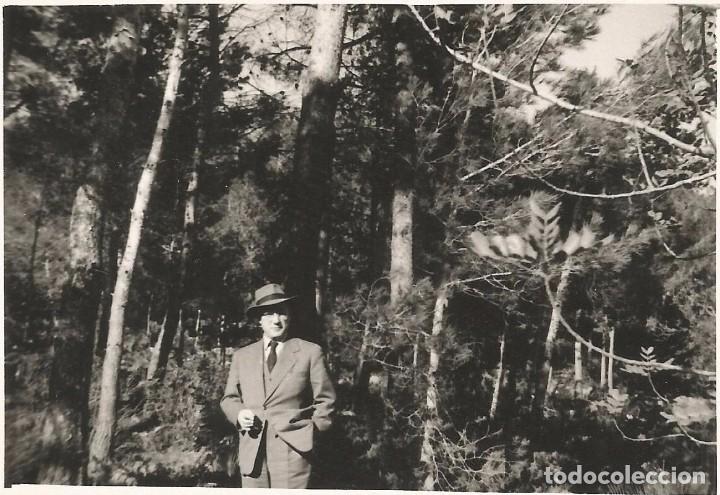 Fotografia antiga: ** AC454 - FOTOGRAFIA - SE&Ntilde;OR ENTRE ARBOLES - RF. C41