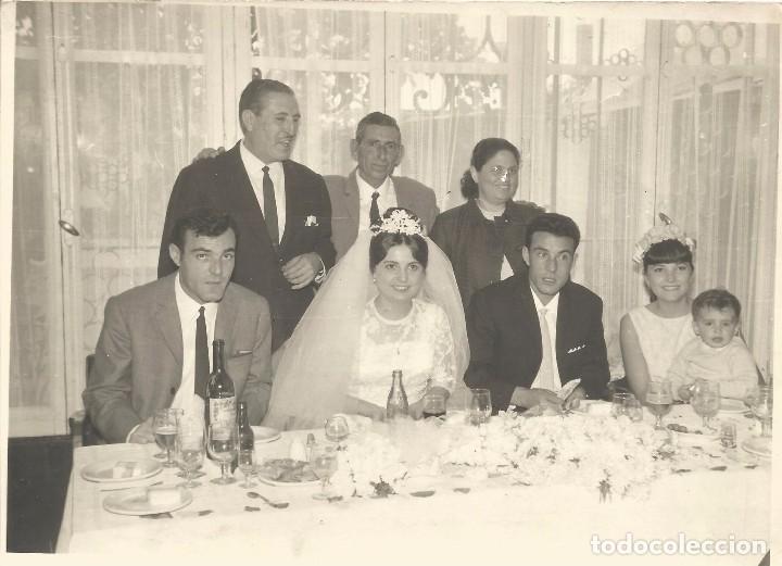 Fotograf&iacute;a antigua: :::: AA140 - FOTOGRAFIA - PAREJA DE NOVIOS EN SU BANQUETE DE BODAS - 17,5 X 12,5 CM.