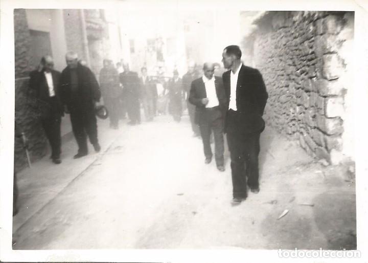 Fotografia antiga: ** AC526 - FOTOGRAFIA - SE&Ntilde;ORES EN UNA PROCESION - RF. C41