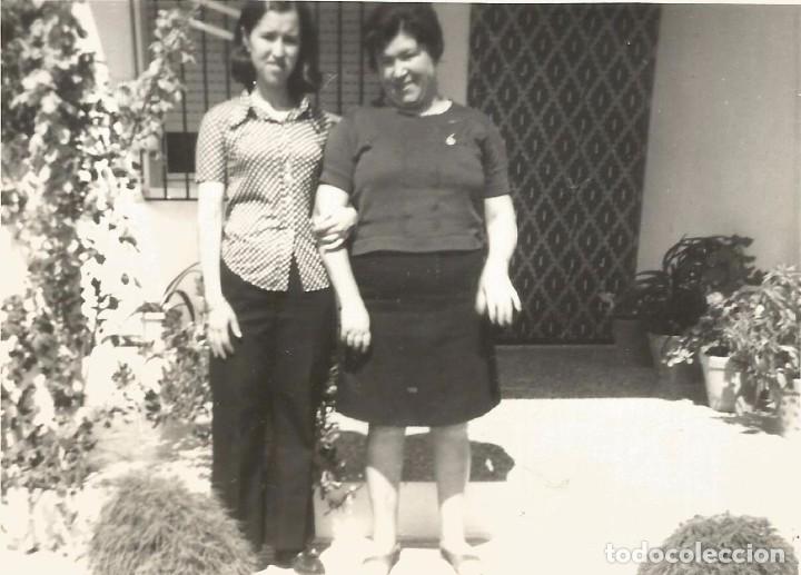 Fotografia antiga: *** AC352 - FOTOGRAFIA - SE&Ntilde;ORA CON UN JOVENCITA