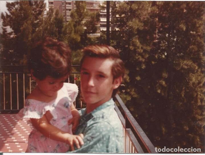 Fotografia antiga: *** AC295 - FOTOGRAFIA - JOVENCITO CON UNA NINA EN BRAZOS