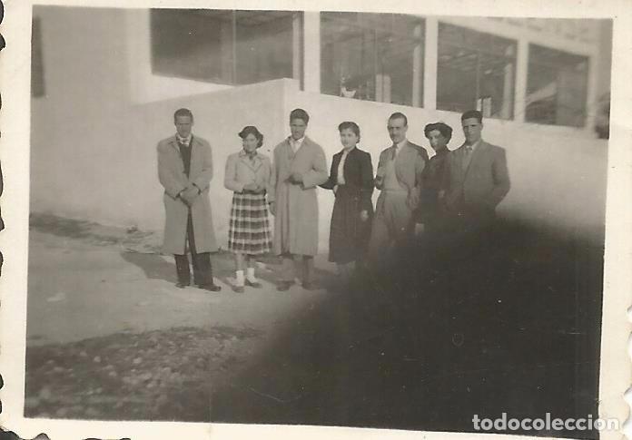 Fotografia antiga: ** FP468 - FOTOGRAFIA PEQUE&Ntilde;O FORMATO - GRUPO DE AMIGOS - 6 X 4,3 CM. - RF. C41