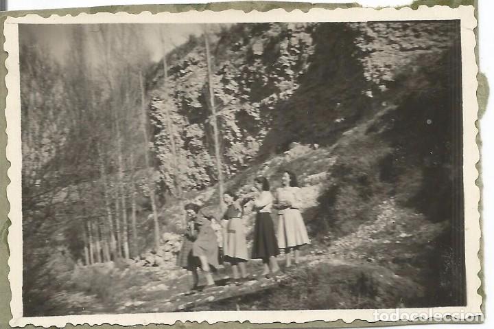 Fotografia antiga: ** AC720 - FOTOGRAFIA -  AMIGAS EN UN BONITO PAISAJE - RF. C41