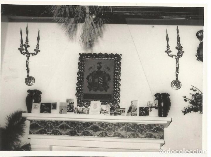 Fotografia antiga: *** AC360 - FOTOGRAFIA - INTERIOR DE UNA CASA - REPISA DE CHIMENEA
