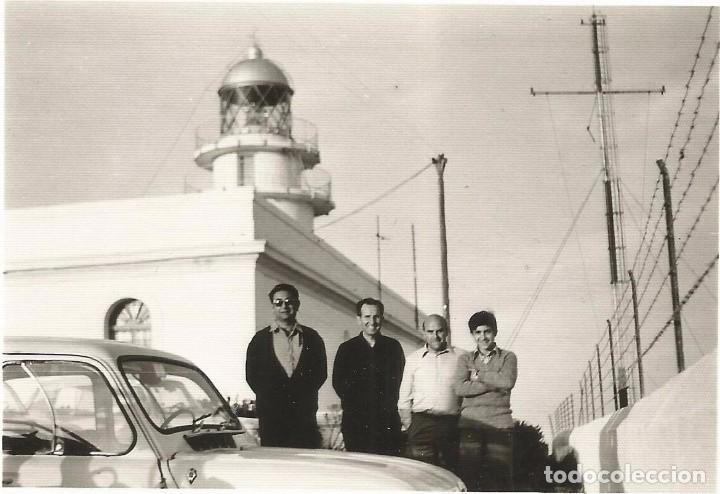 Alte Fotografie: *** AC571 - FOTOGRAFIA - GRUPO DE AMIGOS JUNTO A UN FARO