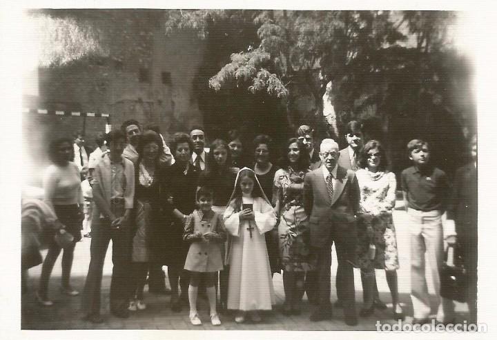 Fotografia antiga: ** AC589 - FOTOGRAFIA - NI&Ntilde;A DE PRIMERA COMUNION CON SUS FAMILIARES - RF. C50