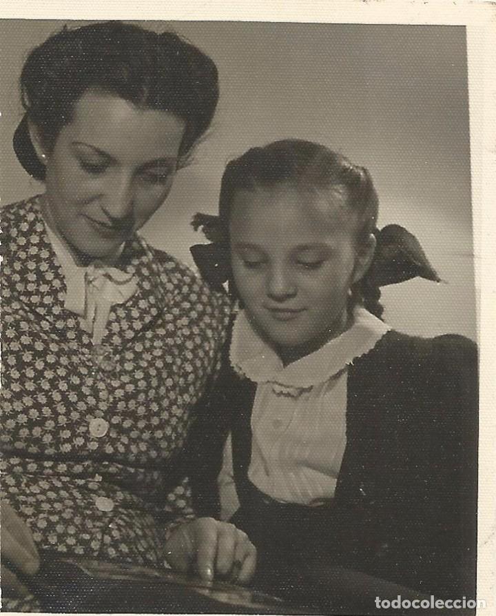 Fotograf&iacute;a antigua: ** AC758 - FOTOGRAFIA - SE&Ntilde;ORA CON UNA JOVENCITA - RF. D15