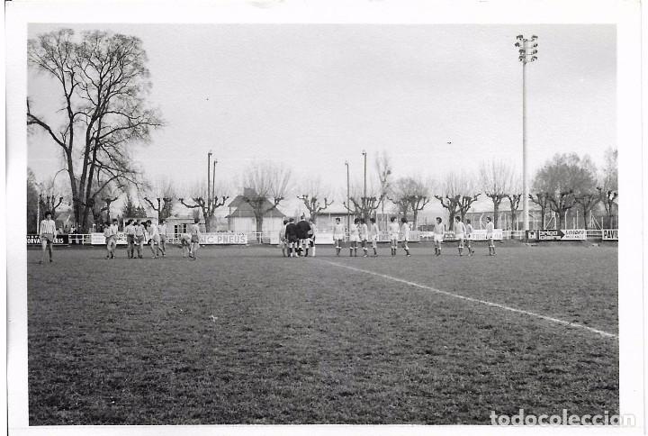 Fotografia antiga: == EE188 - FOTOGRAFIA - JUGADORES EN UN CAMPO DE FUTBOL