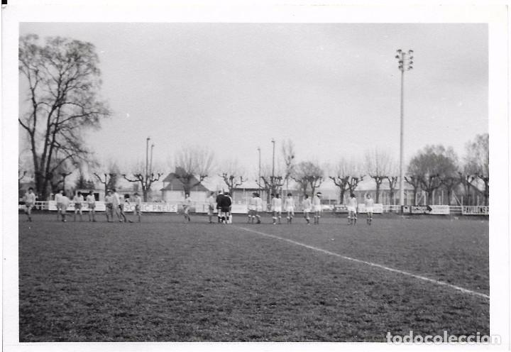 Fotografia antiga: :::: VF196 - FOTOGRAFIA - JUGADORES EN UN CAMPO DE FUTBOL