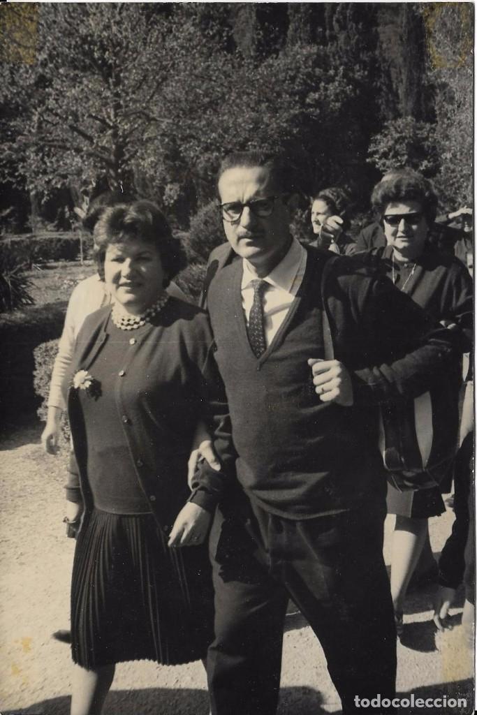 Fotograf&iacute;a antigua: :::: AA55 - FOTOGRAFIA - PAREJA DE PASEO - 17,5 X 12 CM.
