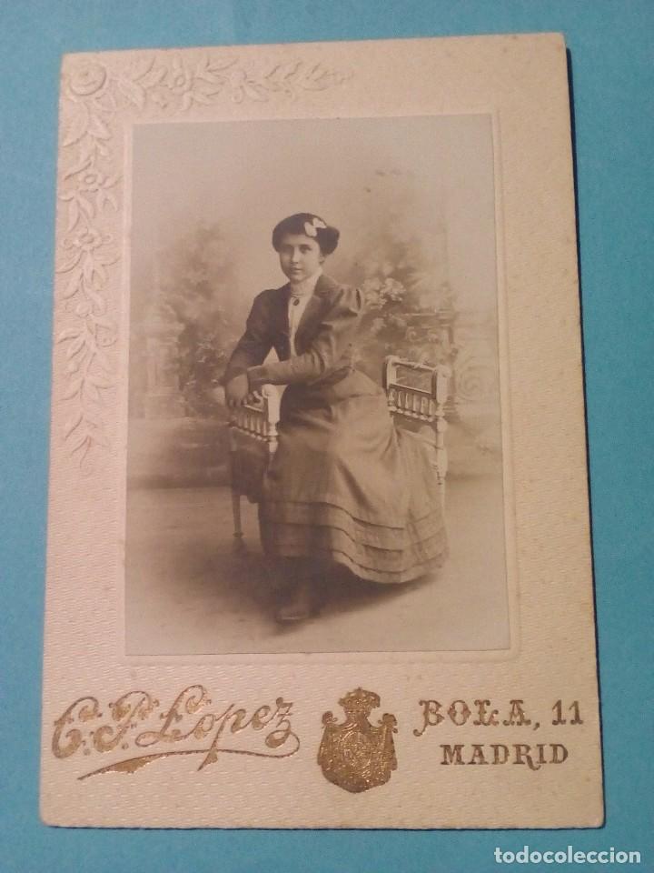 Fotograf&iacute;a antigua: Fotograf&iacute;a mujer sentada. Celedonio P. L&oacute;pez. Calle Bola 11
