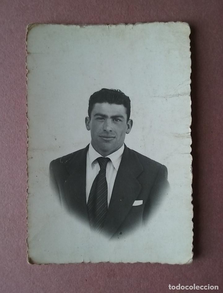 Fotografia antica: ANTIGUA FOTOGRAFIA HOMBRE JOVEN. ASTURIAS. 22 FEBRERO 1957.