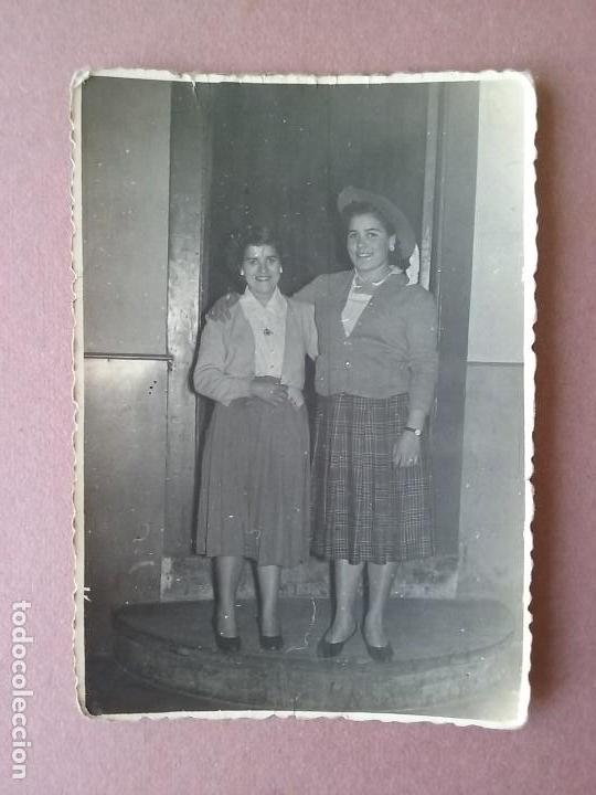 Fotografia antica: ANTIGUA FOTOGRAFIA MUJERES JOVENES. ALLER ?. ASTURIAS. A&Ntilde;OS 50.