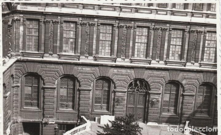 Fotograf&iacute;a antigua: Fotograf&iacute;a troquelada del edificio del Museo del Louvre, Par&iacute;s. 1969. - Foto 1