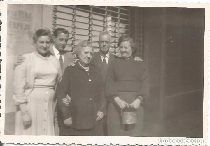 Fotografia antiga: ** RT635 - FOTOGRAFIA - SE&Ntilde;ORA CON SUS CUATRO HIJOS - 1954