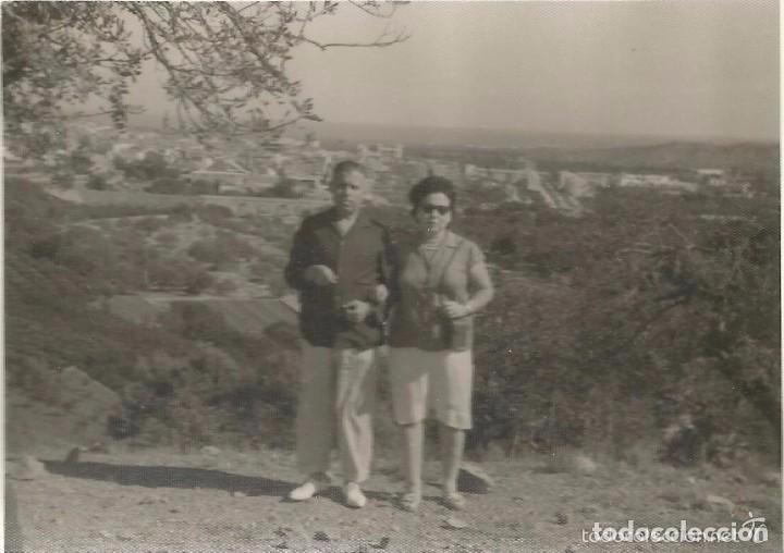 Fotograf&iacute;a antigua: ** RT651 - FOTOGRAFIA - PAREJA EN EL CAMPO