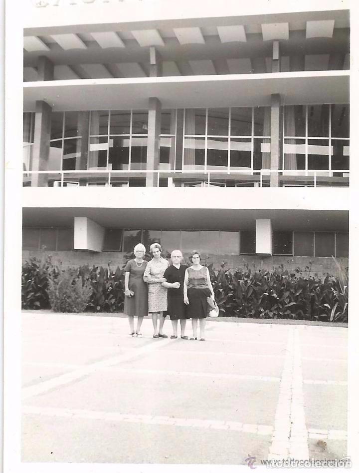 Alte Fotografie: ** RT320 - FOTOGRAFIA - CUATRO AMIGAS DELANTE DE UN EDIFICIO