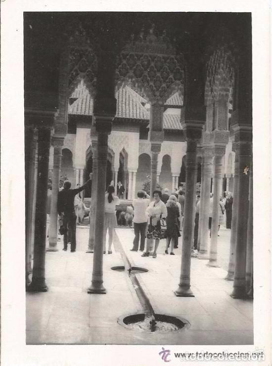 Alte Fotografie: ** RT343 - FOTOGRAFIA - GENTE EN EL PATIO DE LOS LEONES DE LA ALHAMBRA