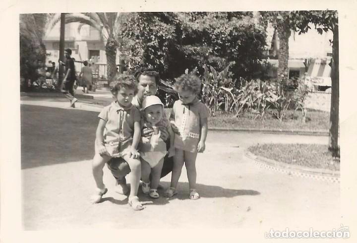 Fotograf&iacute;a antigua: ** RT466 - FOTOGRAFIA - SE&Ntilde;OR CON TRES NI&Ntilde;ITOS