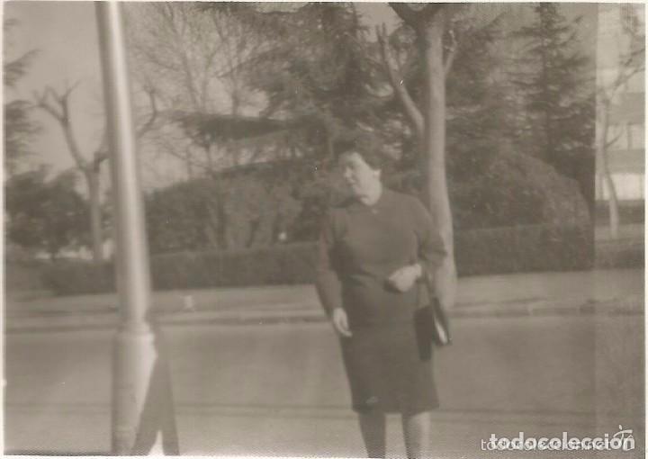 Fotograf&iacute;a antigua: ** RT475 - FOTOGRAFIA - SE&Ntilde;ORA DE PASEO - Foto 1
