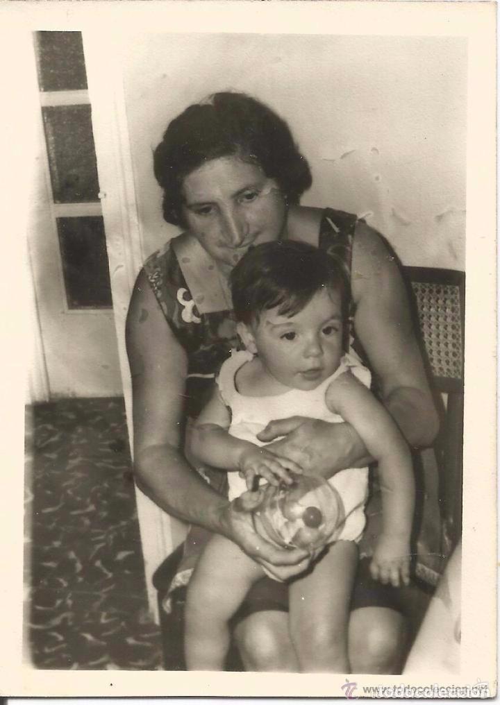 Fotografia antica: == N782 - FOTOGRAFIA - SE&Ntilde;ORA CON NI&Ntilde;O EN BRAZOS