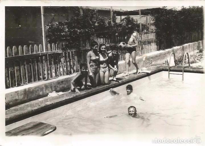 Alte Fotografie: ** RT157 - FOTOGRAFIA - JOVENES EN UNA PISCINA