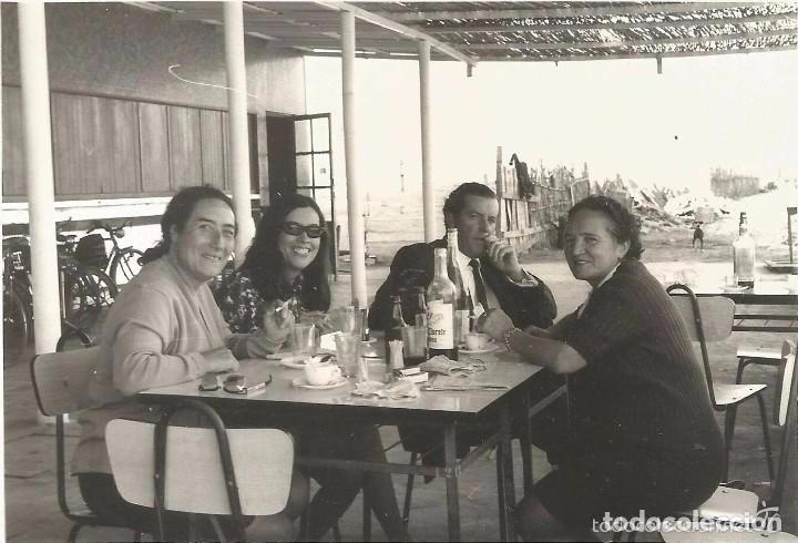 Alte Fotografie: ** RT159 - FOTOGRAFIA - GRUPO DE AMIGOS TOMANDO COPAS