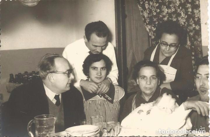 Fotograf&iacute;a antigua: ** RT191 - FOTOGRAFIA - COMIDA DE BAUTIZO - Foto 1