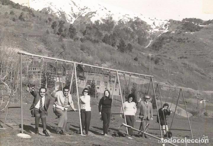 Antique Photography: ** RT940 - FOTOGRAFIA - GRUPO DE AMIGOS EN UNOS COLUMPIOS