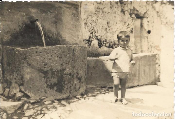 Antique Photography: ** RT947 - FOTOGRAFIA - NI&Ntilde;O JUNTO A UNA FUENTE
