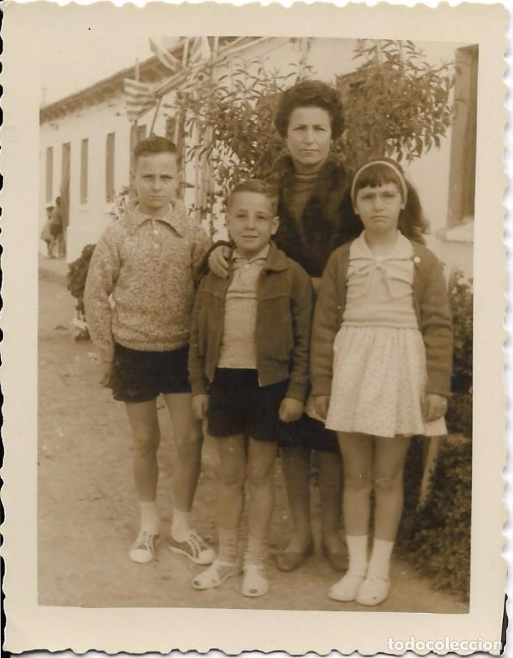 Fotografia antica: ** RT583 - FOTOGRAFIA - SE&Ntilde;ORA CON SUS TRES NI&Ntilde;OS