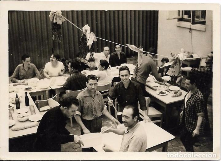 Fotografia antica: *** H283 - FOTOGRAFIA - GRUPO DE AMIGOS EN UNA COMIDA