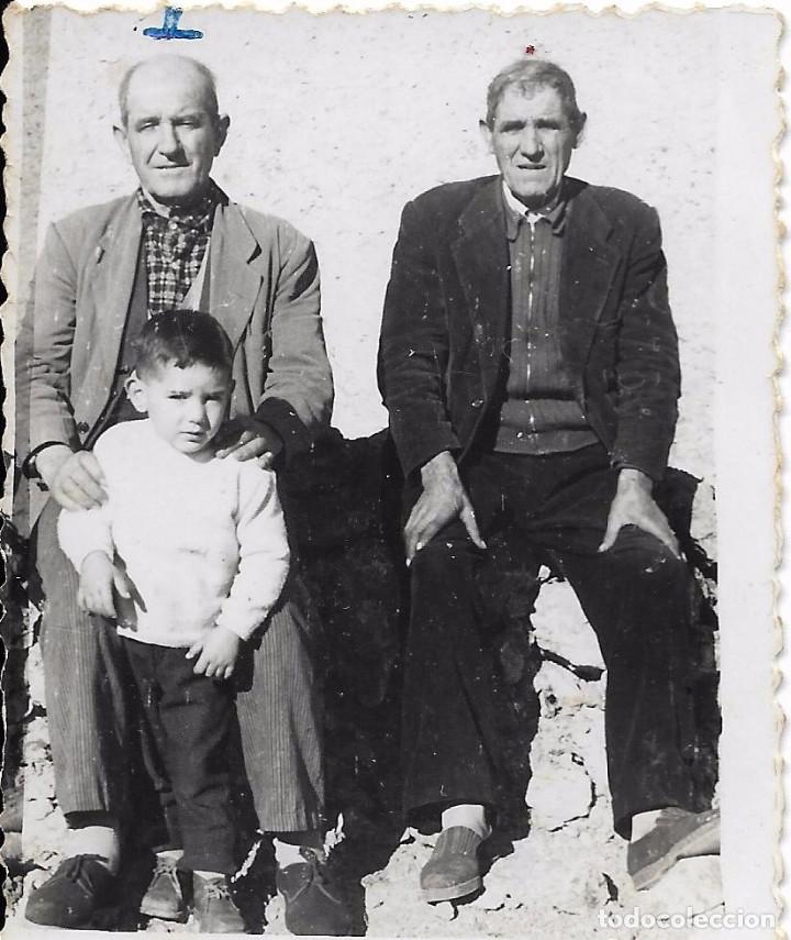 Fotograf&iacute;a antigua: ** S540 - FOTOGRAFIA - DOS ANCIANOS CON UN NI&Ntilde;O