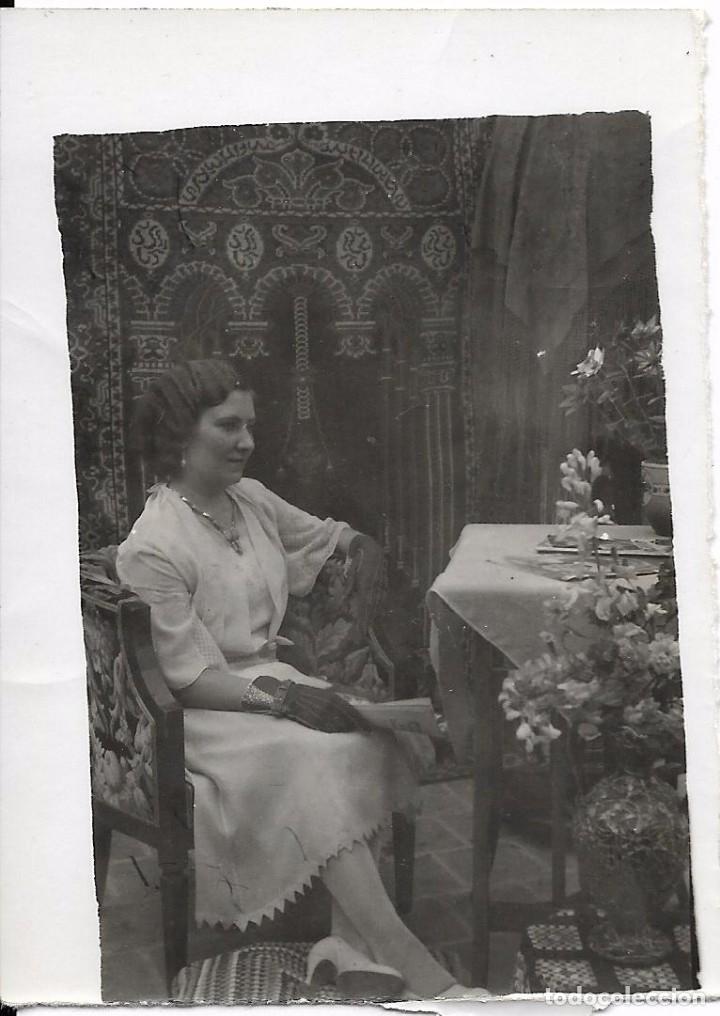 Fotograf&iacute;a antigua: :::: H438 - FOTOGRAFIA - SE&Ntilde;ORA SENTADA EN UN SILLON