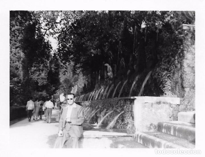 Fotografia antiga: ** J273 - FOTOGRAFIA - SE&Ntilde;OR JUNTO A UNA FUENTE