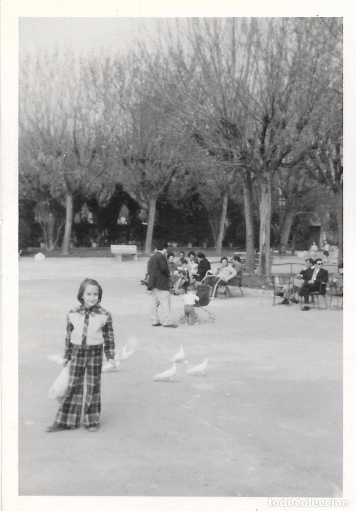 Antique Photography: ** G541 - FOTOGRAFIA - NI&Ntilde;A EN UN PARQUE