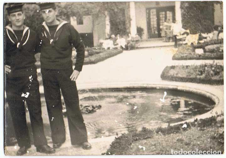 Antique Photography: Antigua fotograf&iacute;a de dos j&oacute;venes marineros. 1959