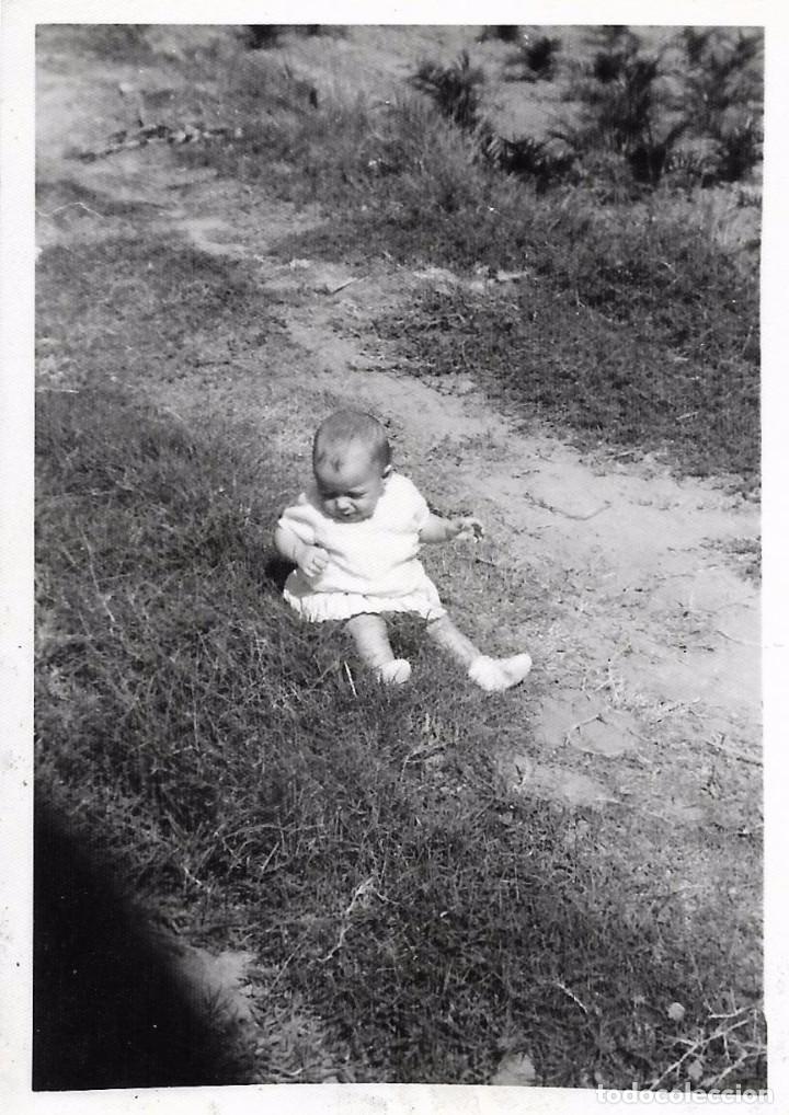 Fotografia antiga: ** H740 - FOTOGRAFIA - NI&Ntilde;ITA EN EL CAMPO