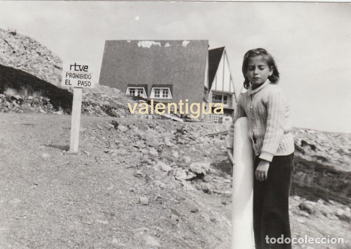 Fotografia antica: 3 fotos. Camarena de la Sierra Teruel. Repetidor RTVE, Sierra de Javalambre 1975. Curioso cartel.