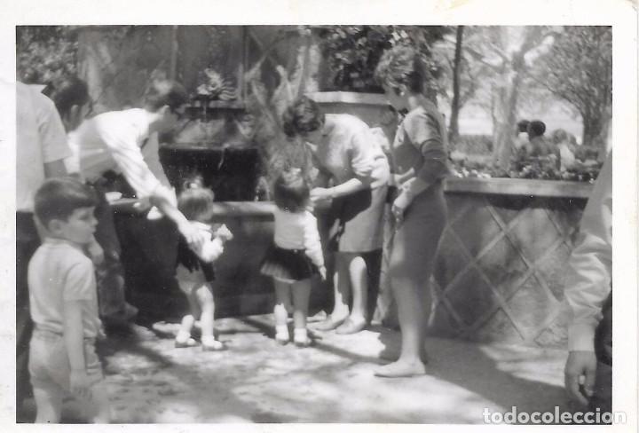 Fotografia antiga: ** D884 - FOTOGRAFIA - GRUPO DE AMIGOS CON SUS NI&Ntilde;OS
