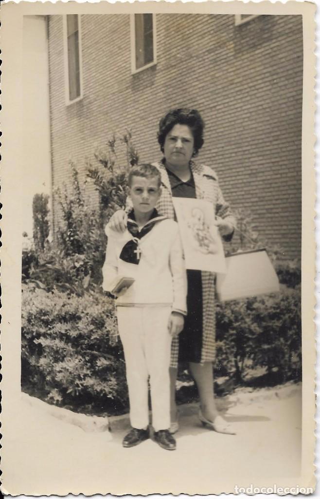 Fotografia antiga: *** QW757 - FOTOGRAFIA - JOVENCITO DE PRIMERA COMUNION CON SU MAMA